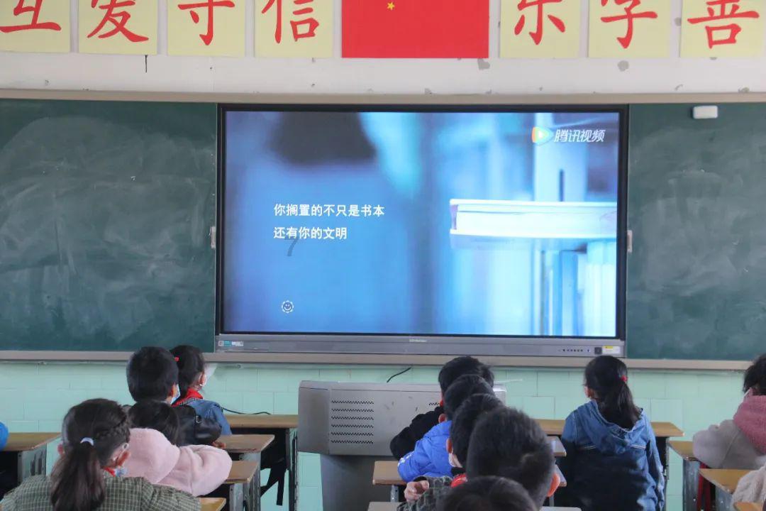 2400年前，楚国大鼎在运往重庆途中遭到了一伙民工的“毁了”